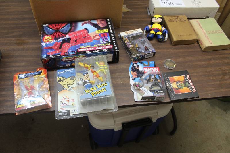 lot 253 image: Box Lot of Action Figures