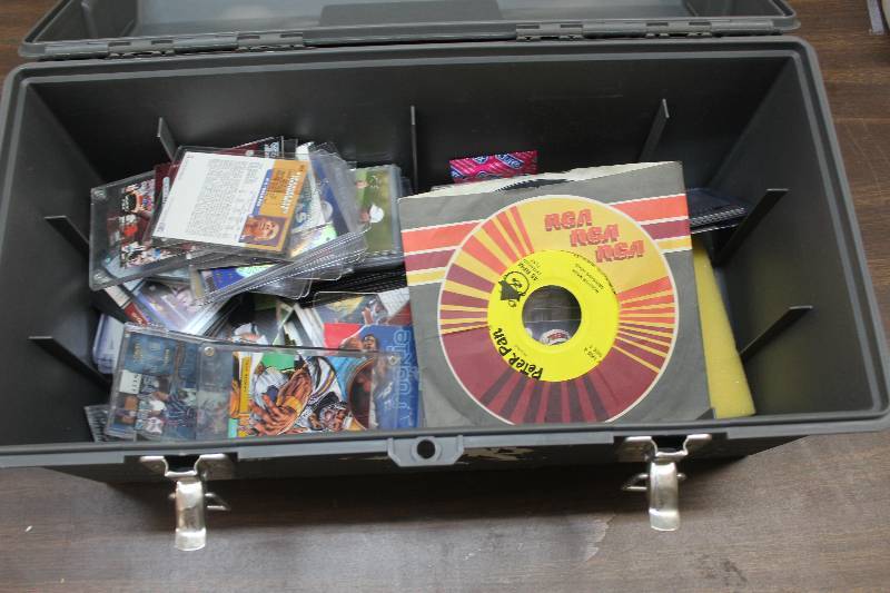 lot 257 image: Box Lot of Collectibles