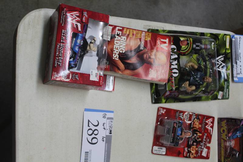 lot 289 image: Lot of (4) WF Collectibles