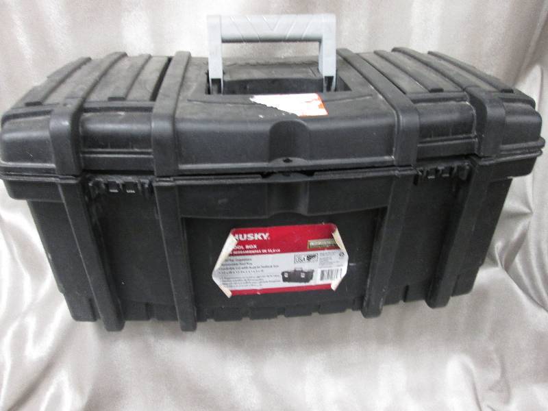 Husky Toolbox without latches...