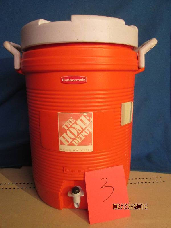 Orange Rubbermaid 5 gallon water Ju...