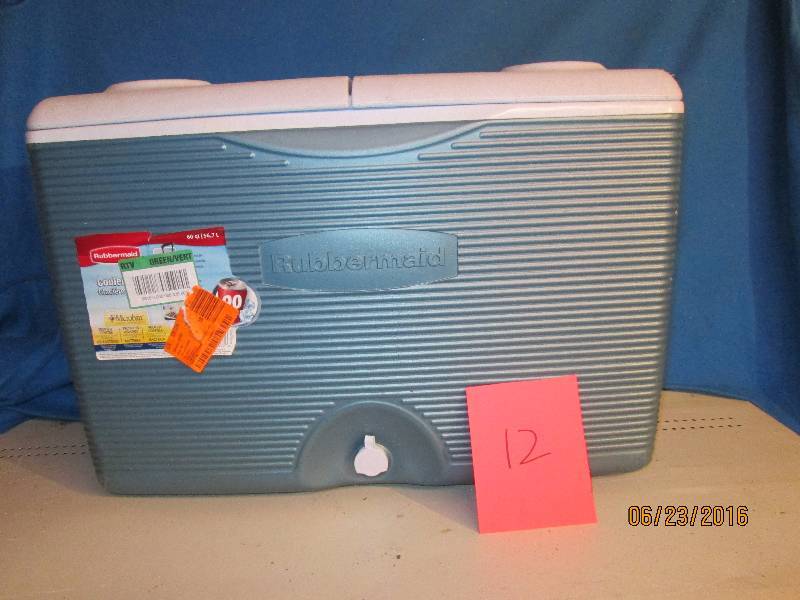 light Blue Rubbermaid 45 Quart cool...