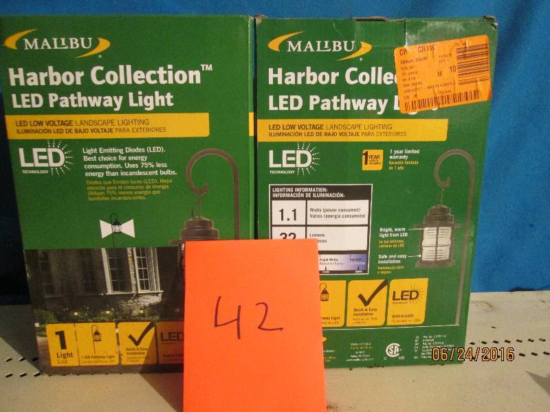 2 malibu lattern 1.1w 32 lumens...