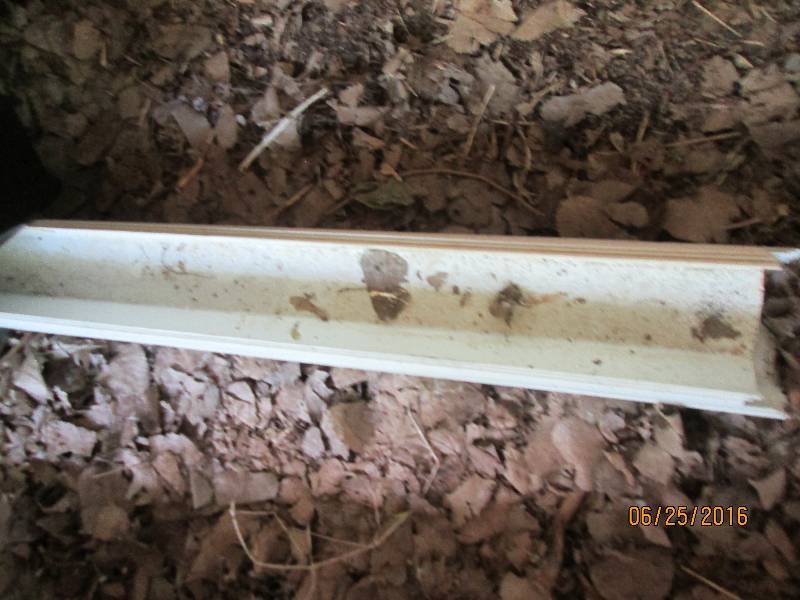 Lot of 12 ten foot vinyl gutters, n...