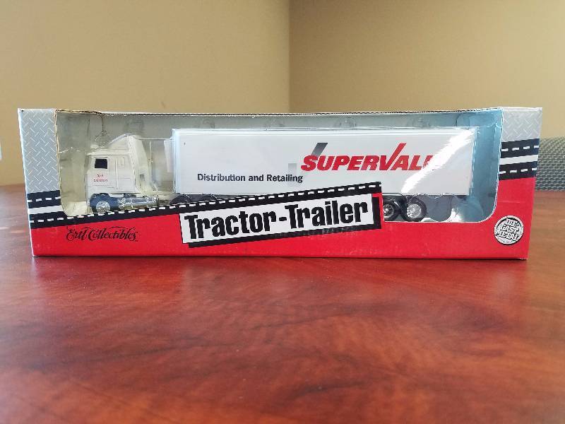 lot 1 image: SuperValu Diecast tractor trailer by Ertl