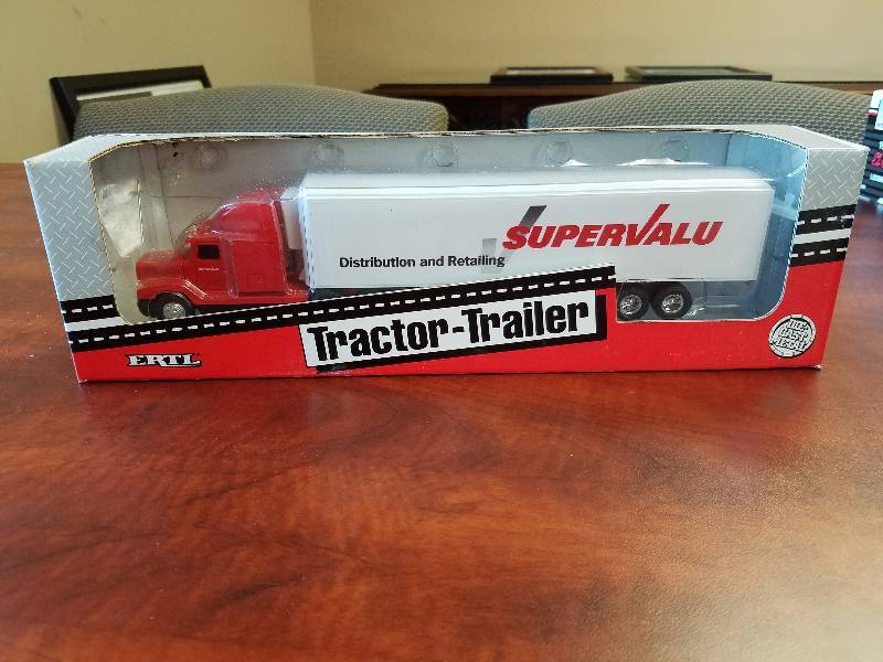 lot 2 image: SuperValu Diecast tractor trailer by Ertl