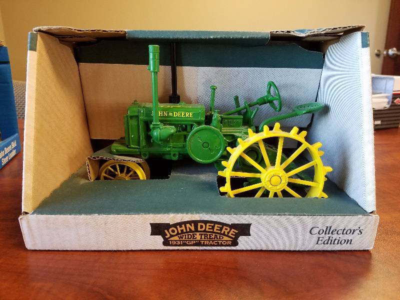lot 10 image: John Deere GP wide tread tractor by Ertl