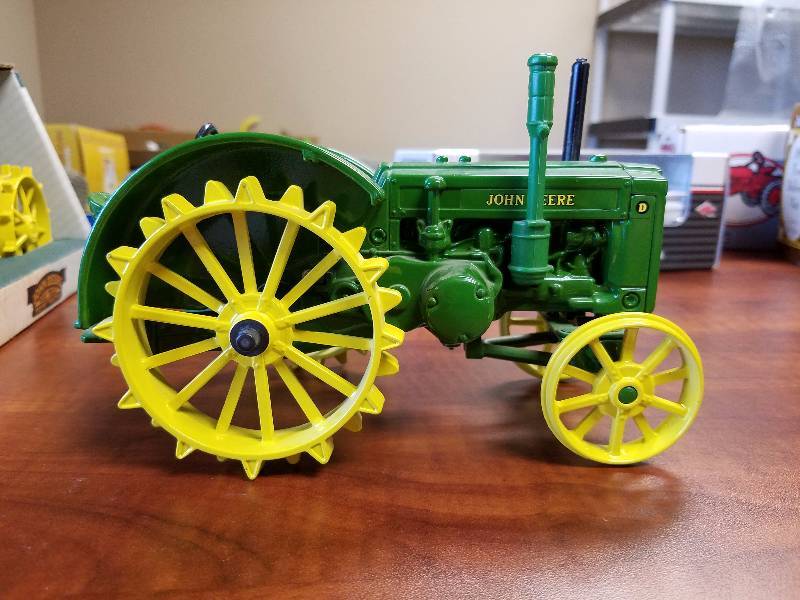 lot 23 image: John Deere Model D wide tread tractor