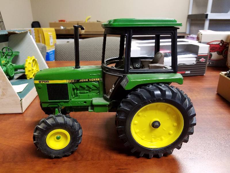 lot 27 image: John Deere model 2755 diecast tractor by ERTL