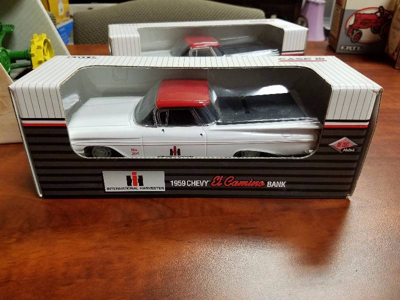 lot 35 image: 1959 Chevy El Camino diecast Bank by ERTL  International Harvester