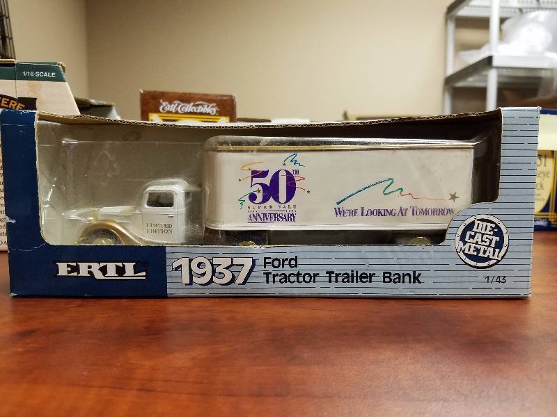lot 43 image: 1937 Ford Tractor Trail diecast bank by ERTL  SuperValu 50th Anniversary