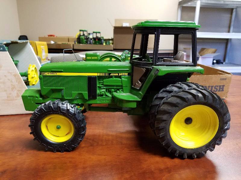 lot 49 image: John Deere Model 4980 Tractor by ERTL