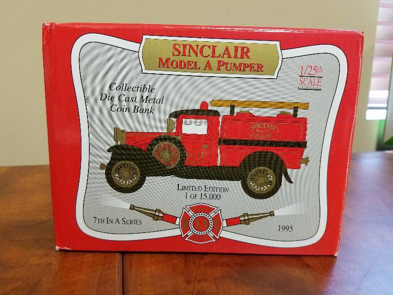 lot 60 image: Sinclair Model A Pumper diecast bank by Liberty Classics