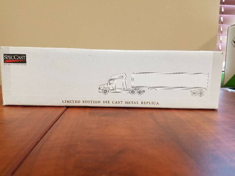 lot 61 image: Freightliner C120 Diecast tractor trailer semi