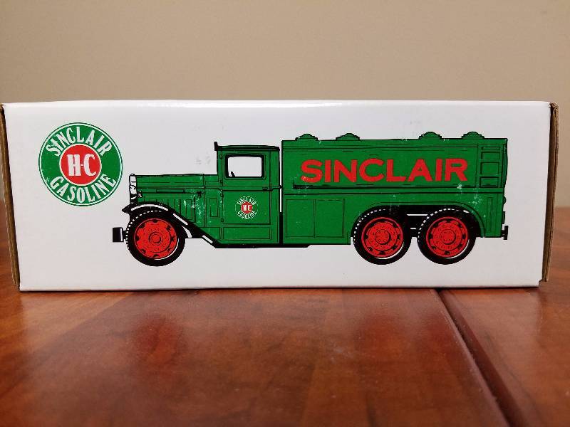lot 65 image: Sinclair 1930 Diamond T Tanker diecast by ERTL
