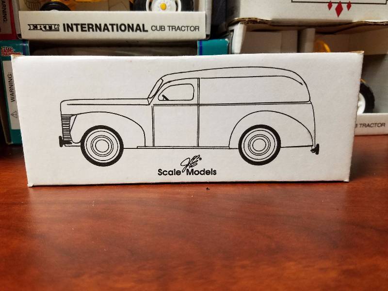 lot 72 image: 1940 Panel Van Diecast Bank