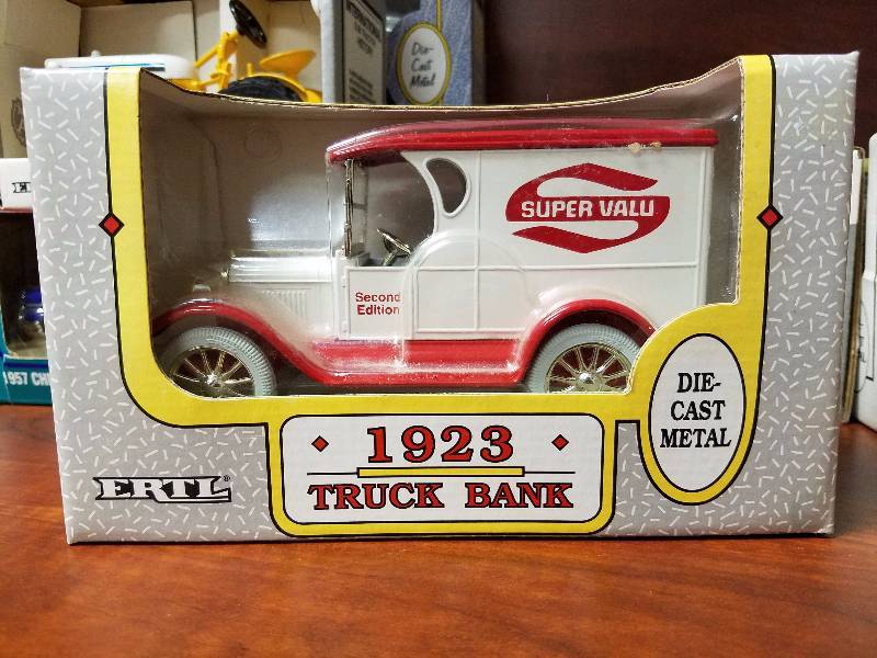 lot 80 image: 1923 Truck Diecast Bank by ERTL SuperValu