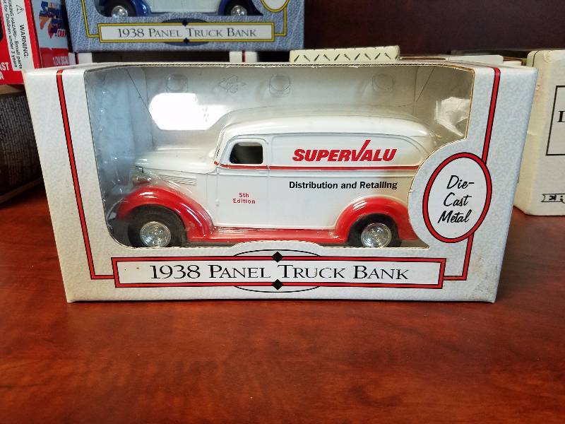lot 84 image: 1938 Panel Truck diecast Bank By ERTL SuperValu
