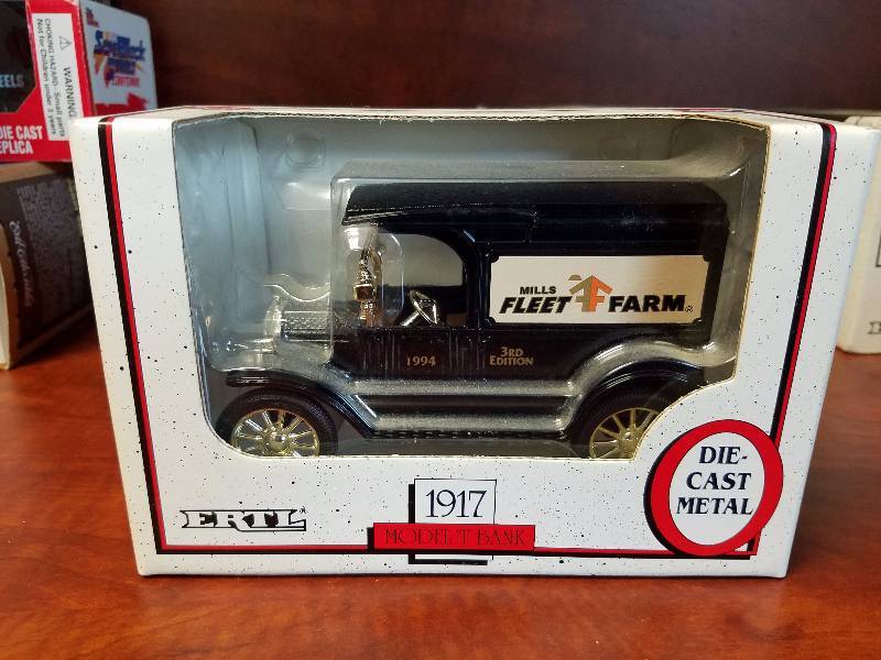 lot 86 image: 1917 Model T diecast bank by ERTL Fleet Farm