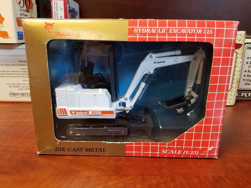 lot 89 image: Bobcat Hydraulic Excavator 225