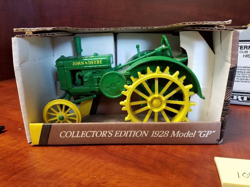 lot 105 image: 1928 Model GP John Deere Diecast tractor by Ertl