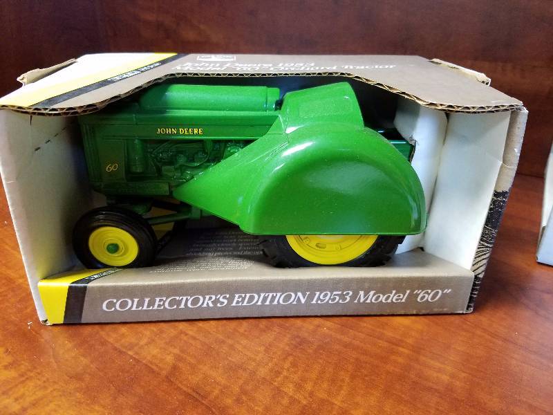 lot 106 image: 1953 Model 60 John Deere Diecast Tractor by Ertl