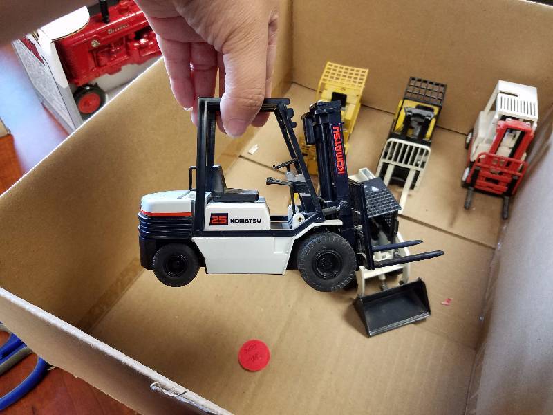 lot 109 image: Komatsu Diecast Forklift