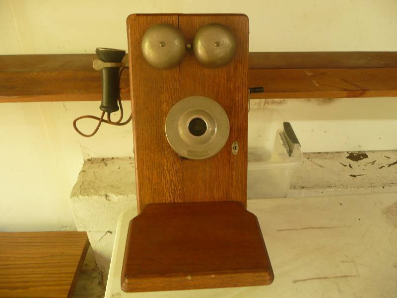 lot 9 image: Antique Western Phone