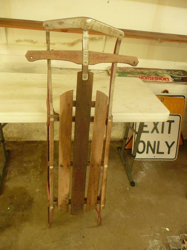 lot 12 image: Antique Sled