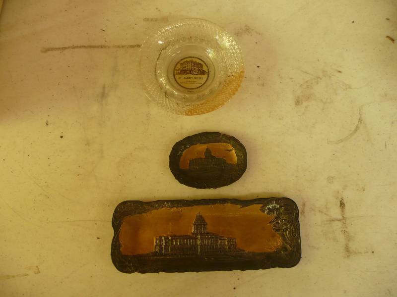 lot 15 image: Ash Tray Group