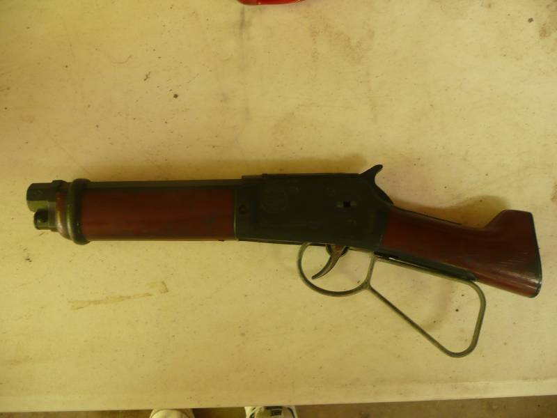 lot 19 image: Vintage Cap Gun