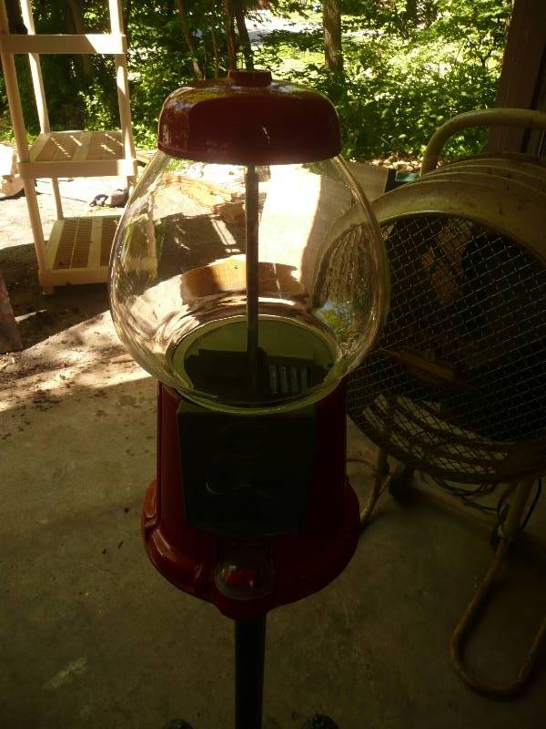 lot 25 image: Vintage Carousel Gumball Machine