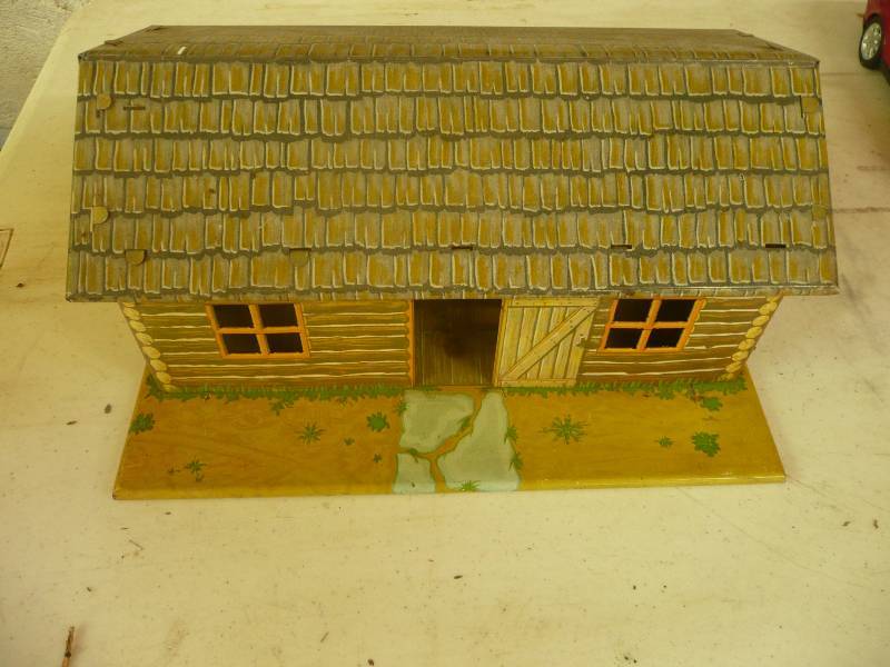 lot 29 image: Marx Tin Litho Cabin