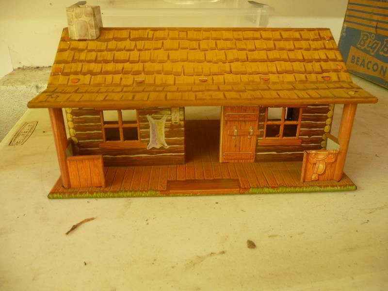 lot 32 image: Marx Tin Litho Cabin