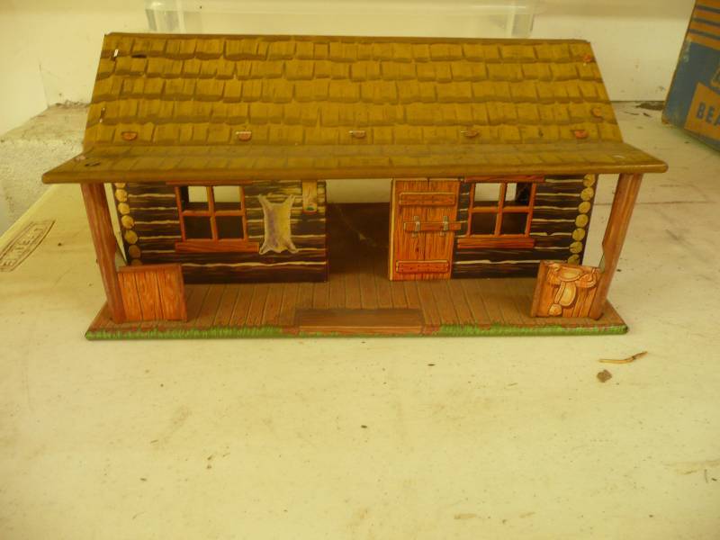 lot 33 image: Marx Tin Litho Cabin