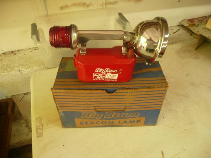 lot 34 image: Vintage Big Beam Sealed Beam Becan Lamp