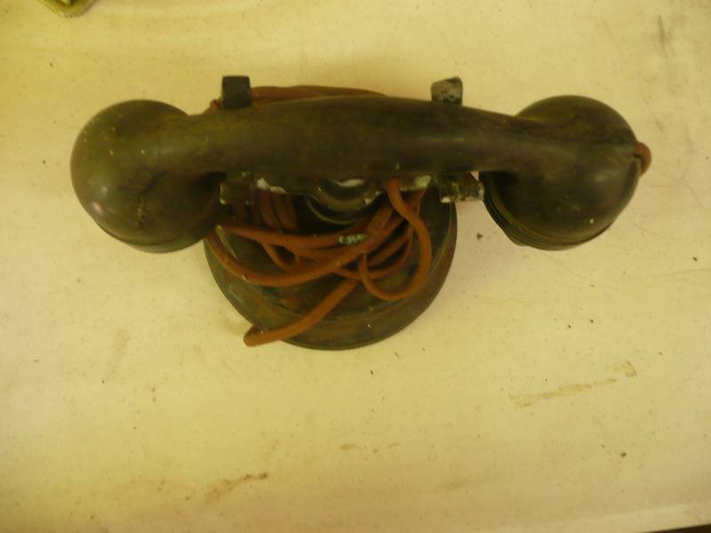 lot 38 image: Vintage Couch Desk Phone