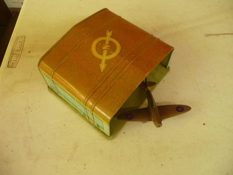 lot 39 image: Marx Hanger
