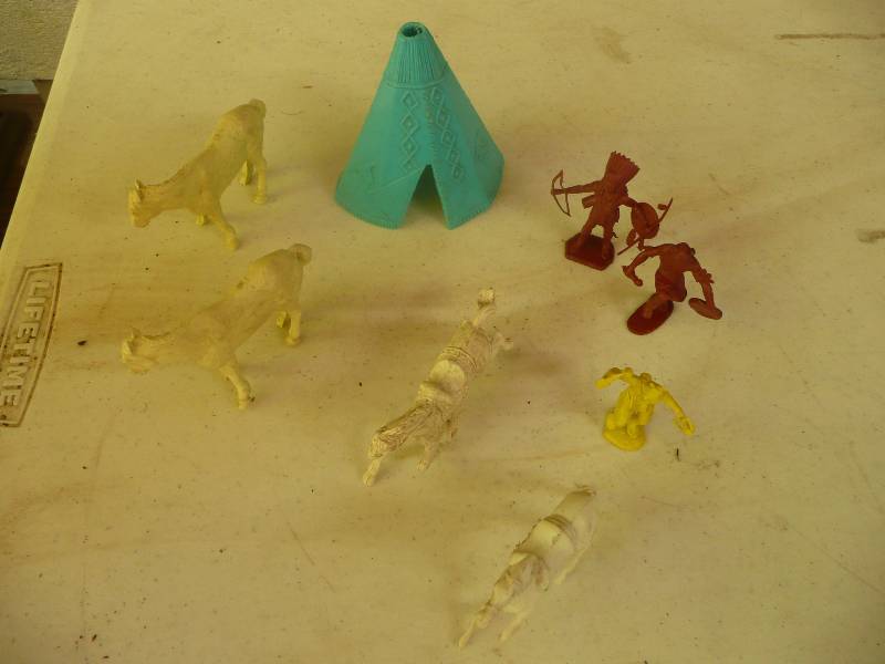 lot 46 image: Miscellaneous Marx Figures