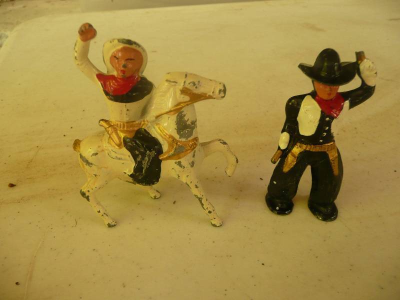 lot 47 image: Vintage Barclay Manoil Led Toys