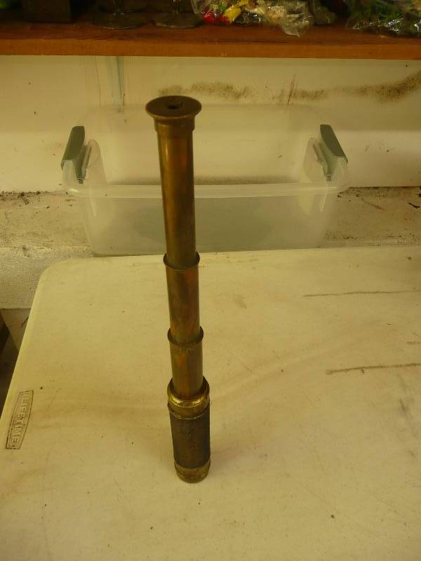 lot 53 image: (Old)Brass & Leather Telescope