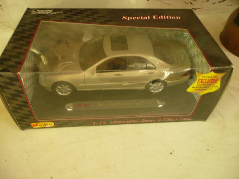 lot 54 image: Vintage Mercedes 1998