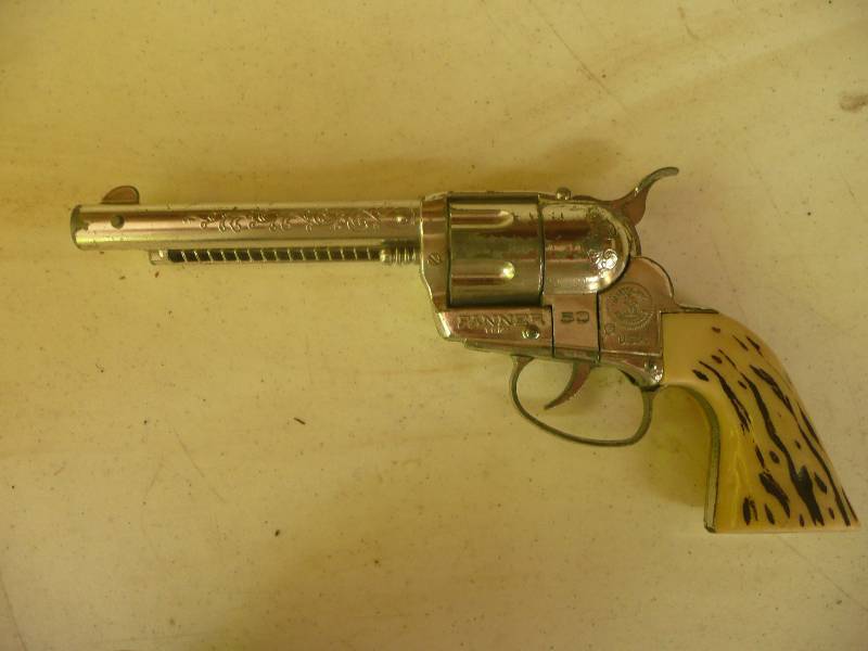 lot 61 image: Vintage Cap Gun - Fanner 50