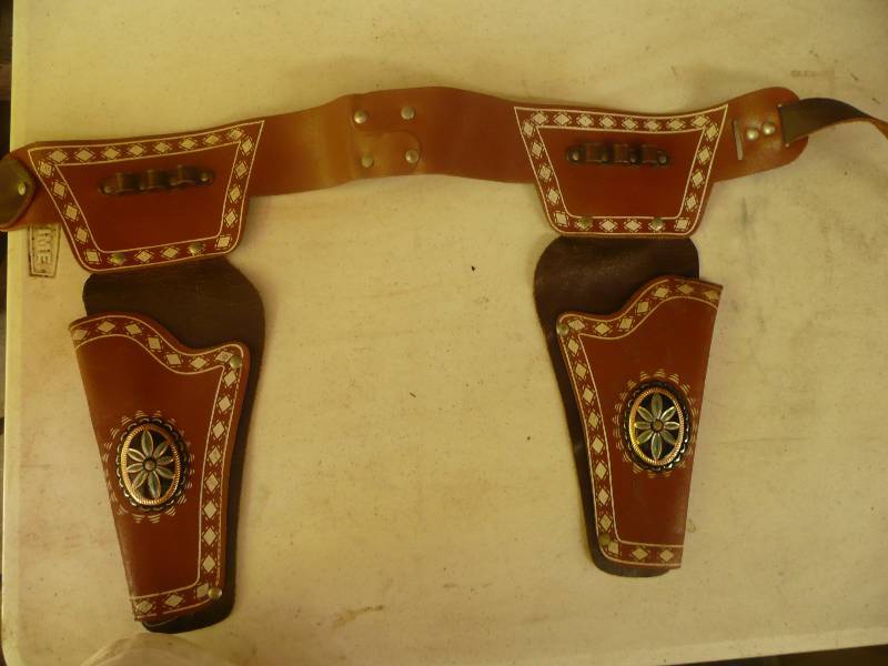 lot 65 image: Vintage Holster Set