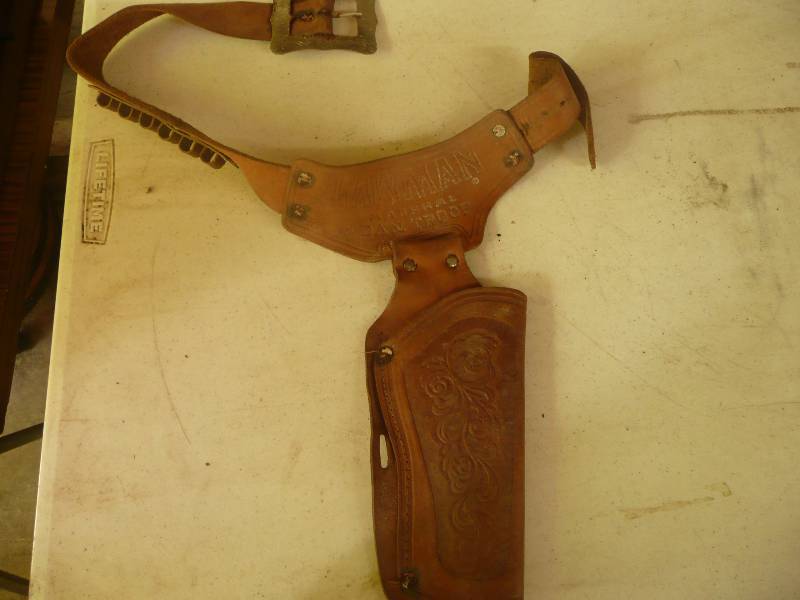 lot 70 image: Vintage Holster Set - Lawman Marshal Dan Troop