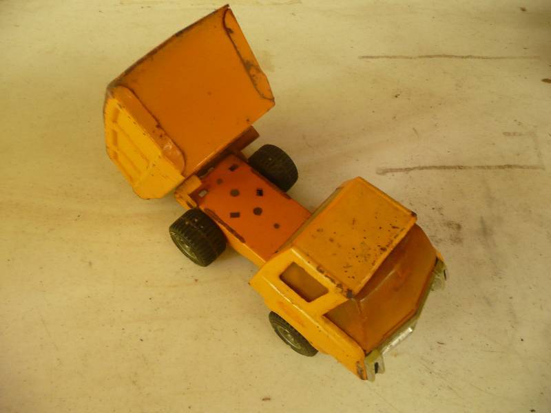 lot 74 image: Vintage Tonka Yellow Dump