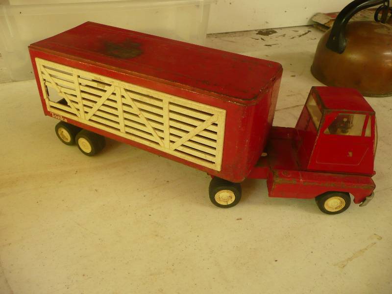 lot 75 image: Vintage Tonka Car Hauler (RARE)