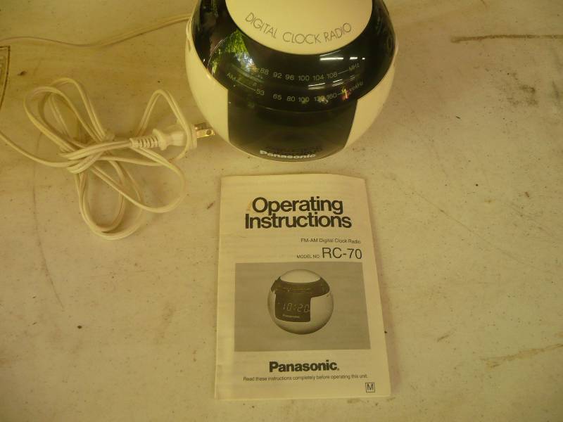 lot 76 image: Vintage Panisonic Radio - Works