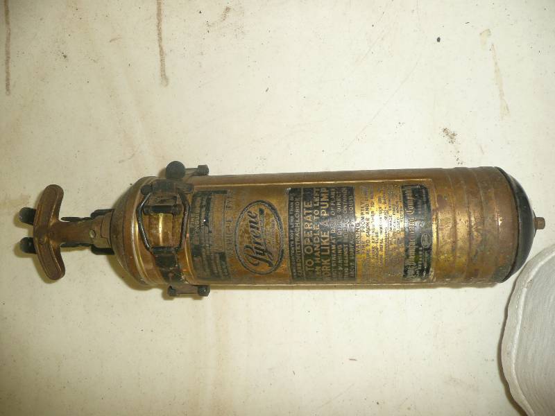 lot 83 image: Vintage Pyrene Fire  Extinguisher