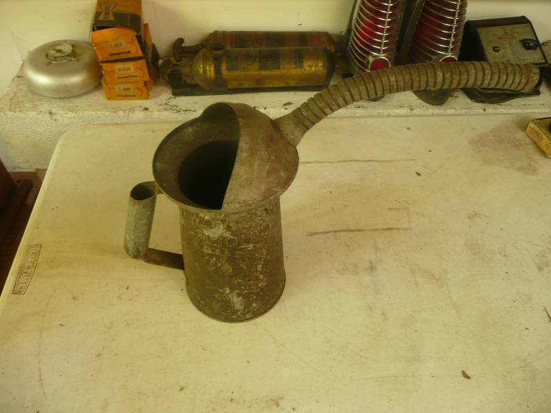 lot 100 image: Vintage Embossed 2 Qrt Oil Can